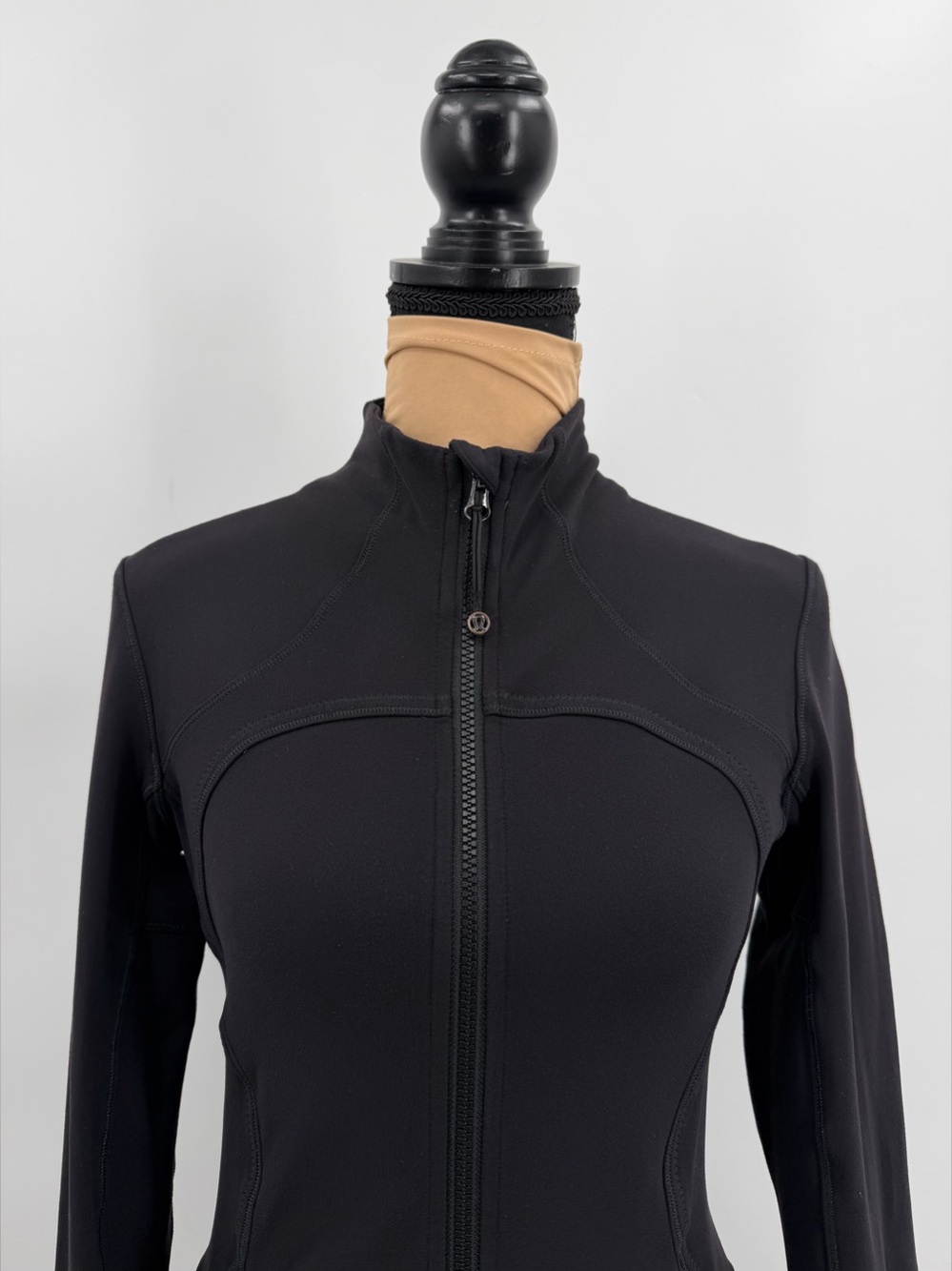 Lululemon Forme Jacket Black Full Zip Thumbholes Size 6 athleisure yoga Pilates - Picture 6 of 14